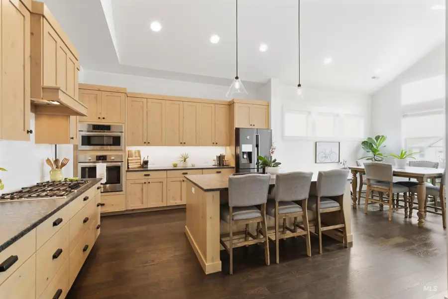 3951 W Farm View Dr, Boise, ID 83714 - #3