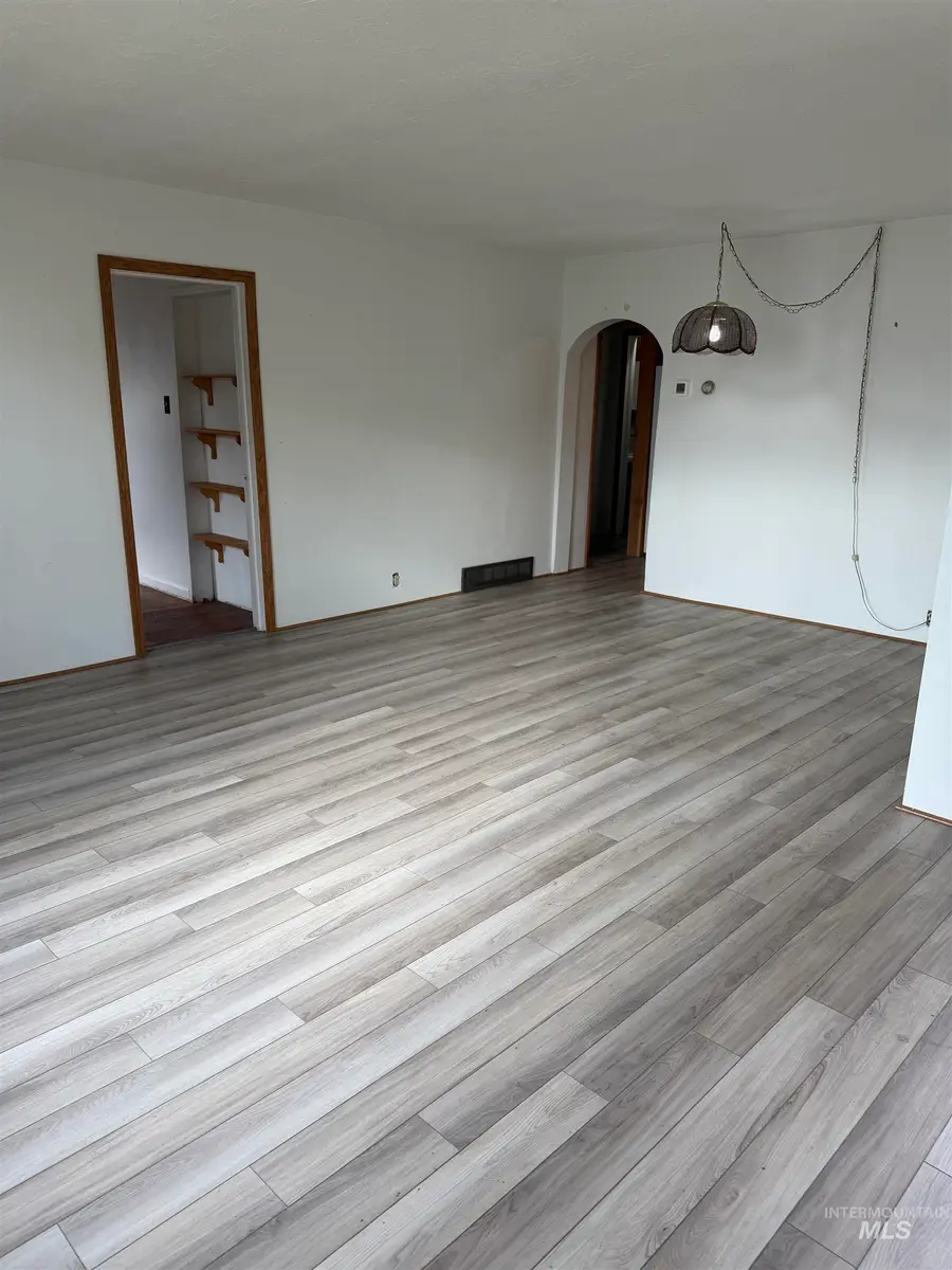 302 E 7th Street, Burley, ID 83318 - #3