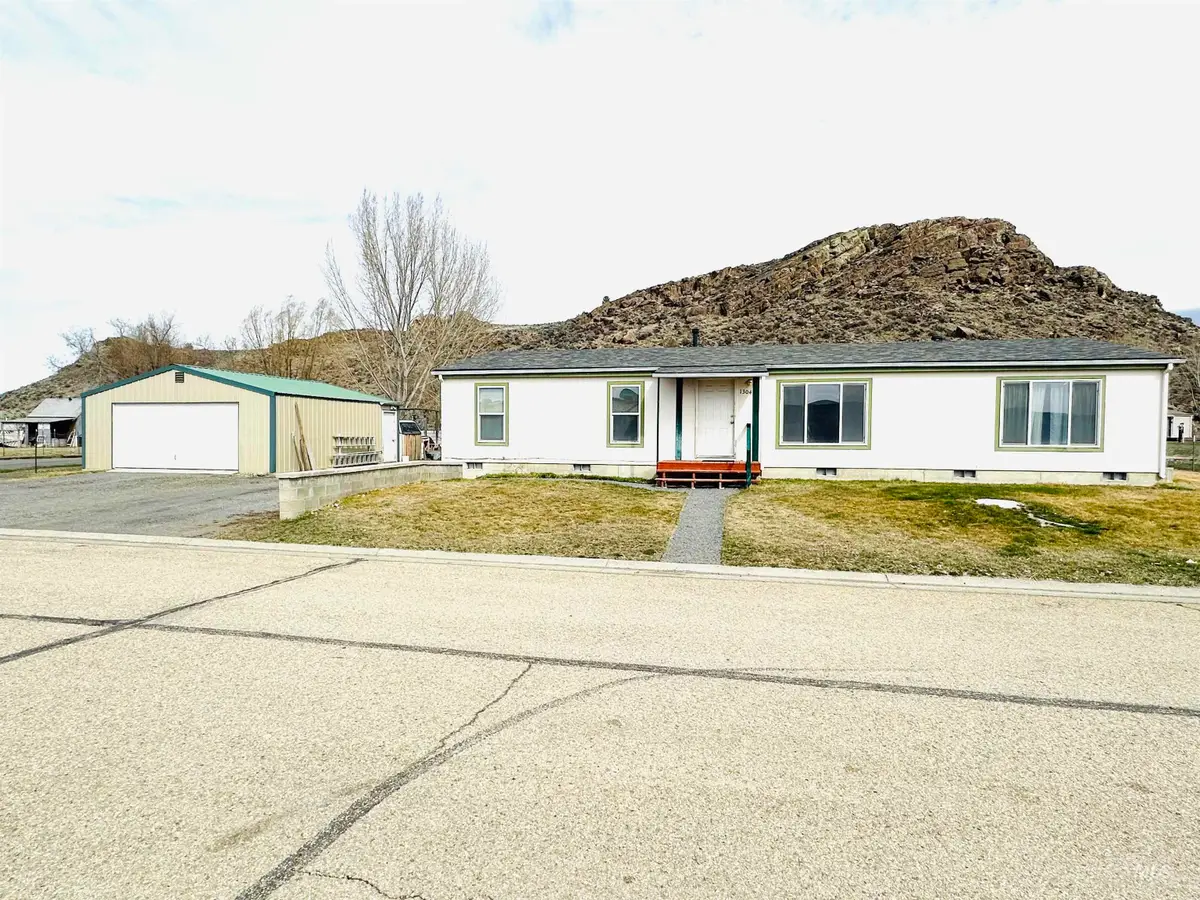 1304 Young Field Ave, Jordan Valley, OR 97910 - #1