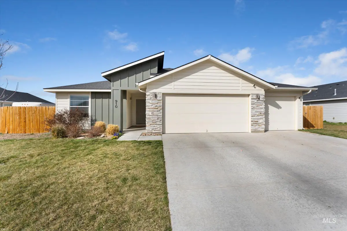 910 SW Miner St, Mountain Home, ID 83647 - #1