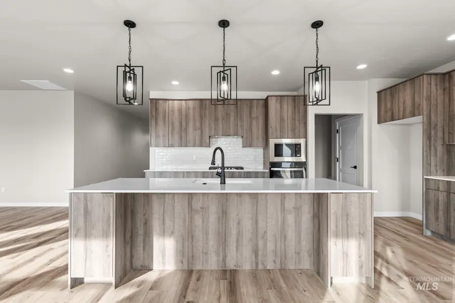 8250 E Cool River Lp, Nampa, ID 83687 - #3