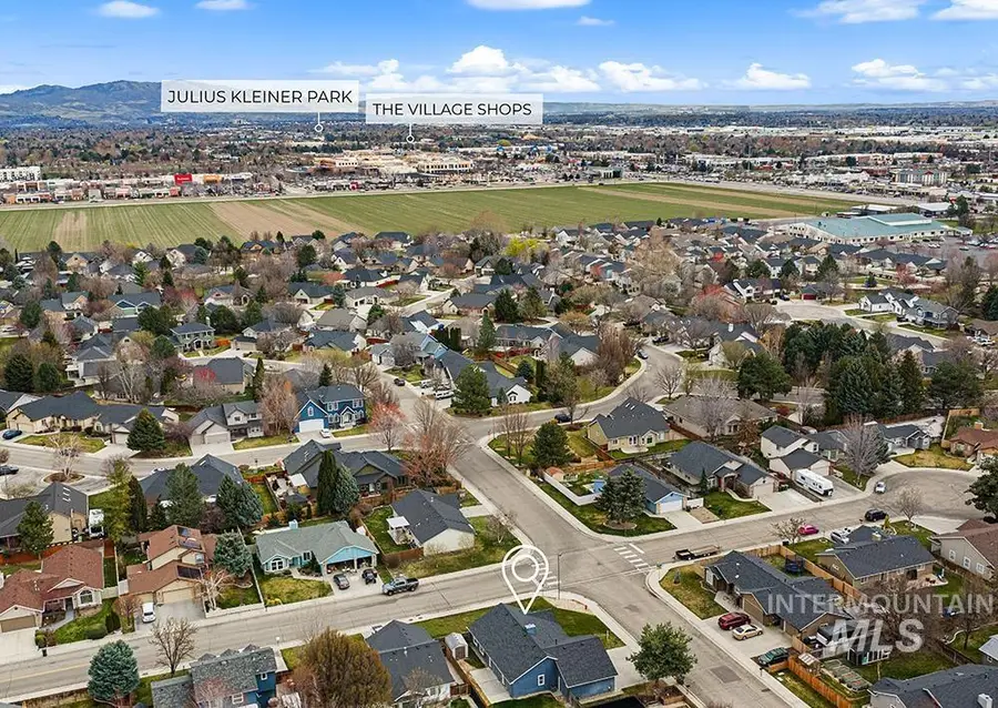 2352 E Meadow Wood Dr, Meridian, ID 83646 - #2
