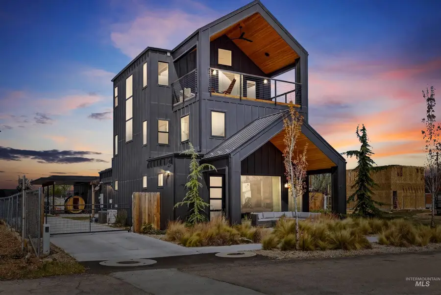 114 E 33rd St, Garden City, ID 83714 - #2