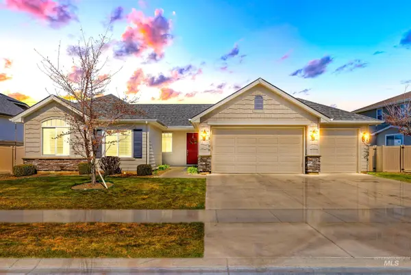 6166 E Canyon Crossing Dr, Nampa, ID 83687