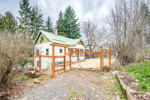 415 S Pine St, Troy, ID 83871