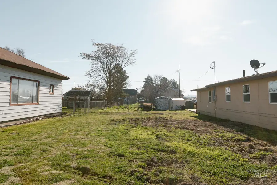 211 NE 3rd Ave, Ontario, OR 97914 - #2