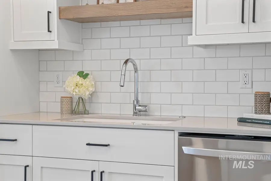 964 S. Maximus Ave, Nampa, ID 83687 - #3