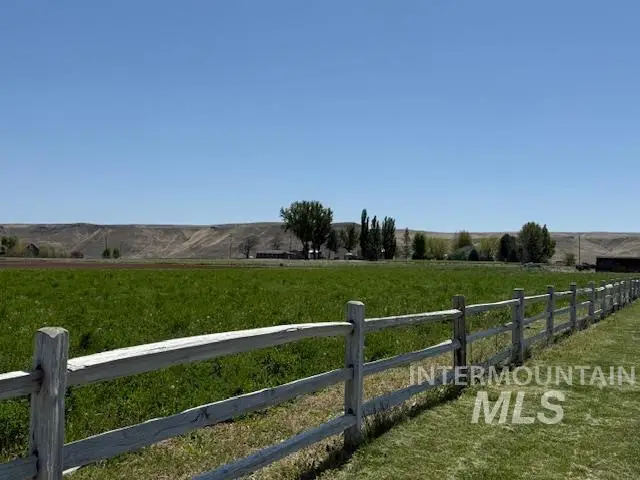 9013 W Cambridge Ct, Hammett, ID 83627 - #3