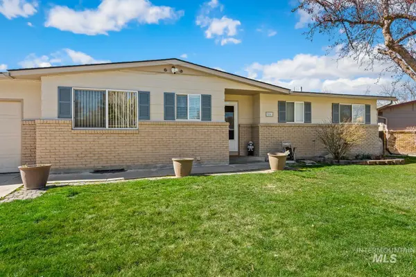 3861 N Sheringham Dr, Boise, ID 83704