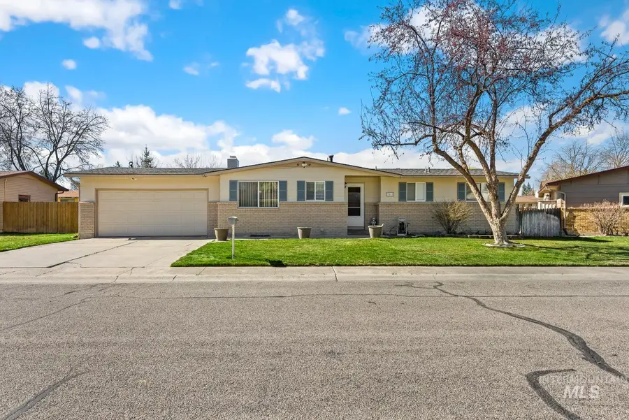 3861 N Sheringham Dr, Boise, ID 83704 - #3