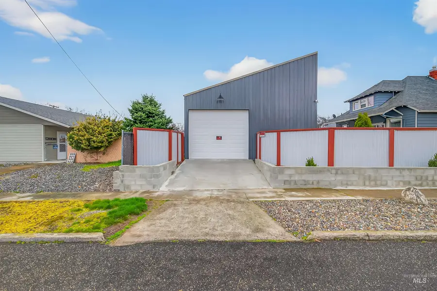 716 Chestnut Street, Clarkston, WA 99403 - #3