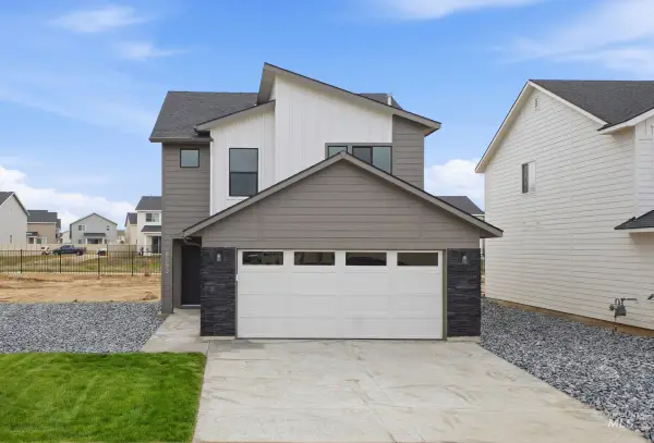 6593 W Redwood Creek Dr, Meridian, ID 83646
