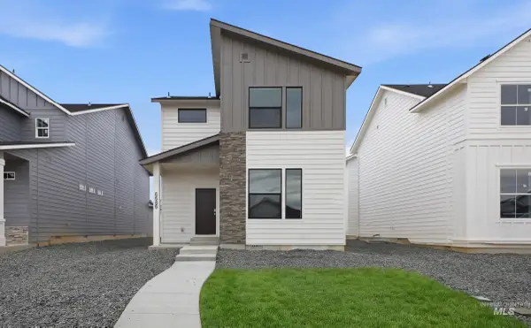6686 W Redwood Creek Dr, Meridian, ID 83646