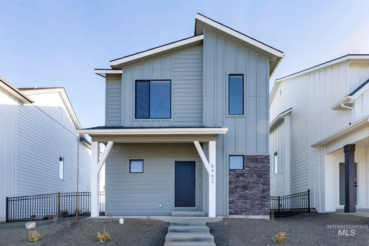 6715 W Fairy Falls Dr, Meridian, ID 83646 - #1