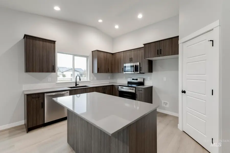 6543 W Plateau Creek Dr, Meridian, ID 83646 - #3