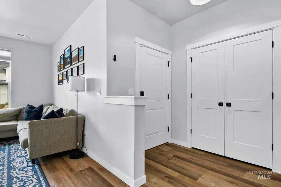 298 S Fritts Ave, Meridian, ID 83642 - #3