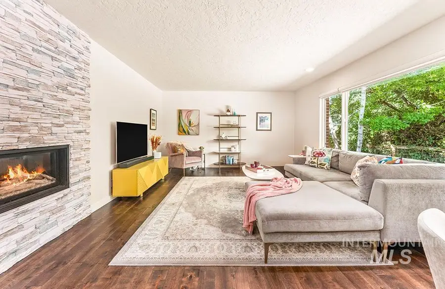 1204 W Highland View Dr, Boise, ID 83702 - #2