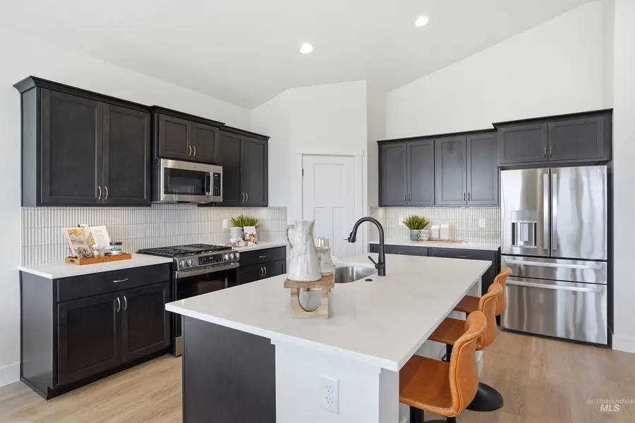 1586 Sw Silverstone Ave, Mountain Home, ID 83647 - #2