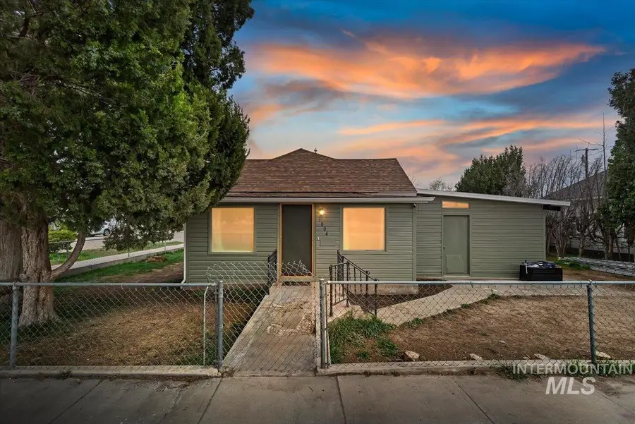 1004 N 1st St, Nampa, ID 83687 - #2