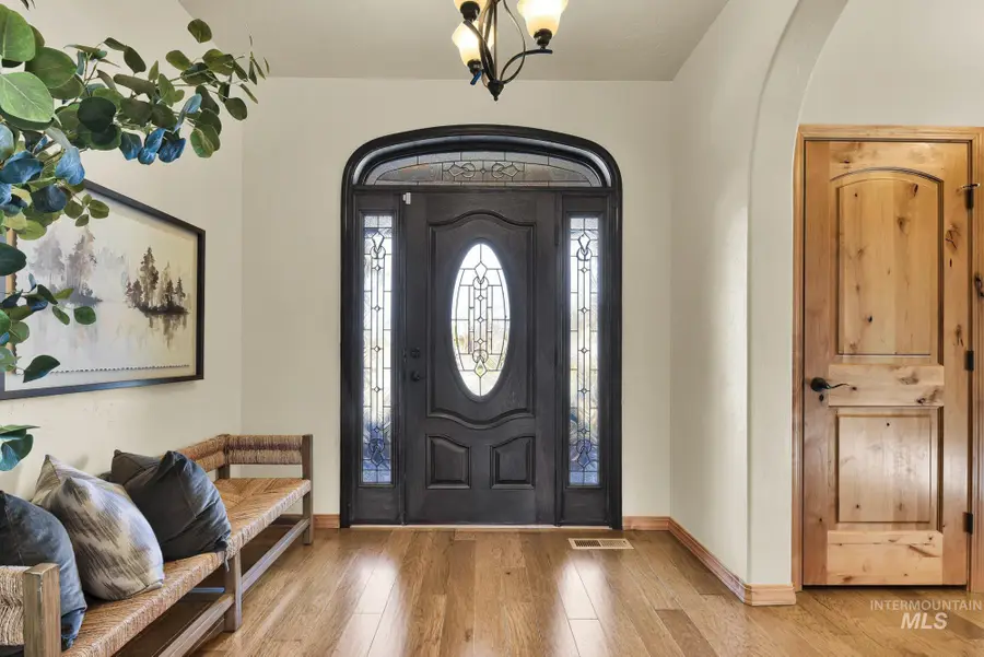 515 W Greenwood St, Nampa, ID 83686 - #3