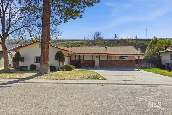 715 S Berwick Dr, Boise, ID 83706