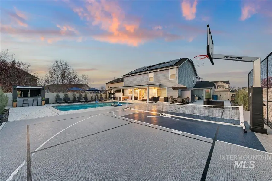 1015 E Cape Elizabeth Dr, Nampa, ID 83686 - #3