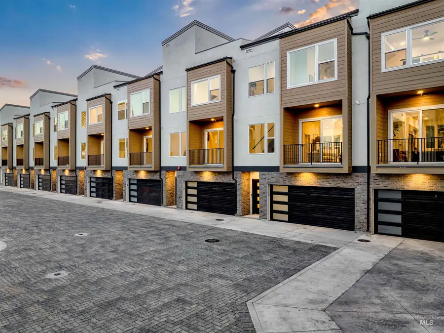 2032 S Mackinnon Ln, Boise, ID 83706 - #3