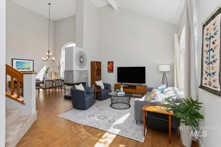 303 E Iowa Dr, Boise, ID 83704 - #2