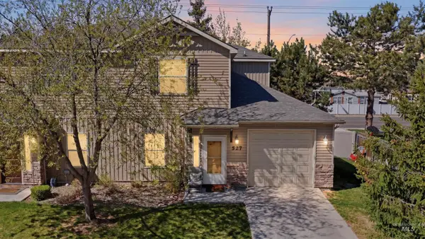 527 S Blue Pine Ln, Boise, ID 83705
