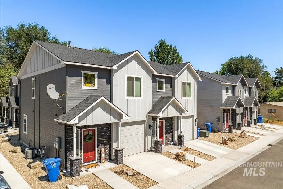 701 E Bates Ave, Parma, ID 83660 - #1