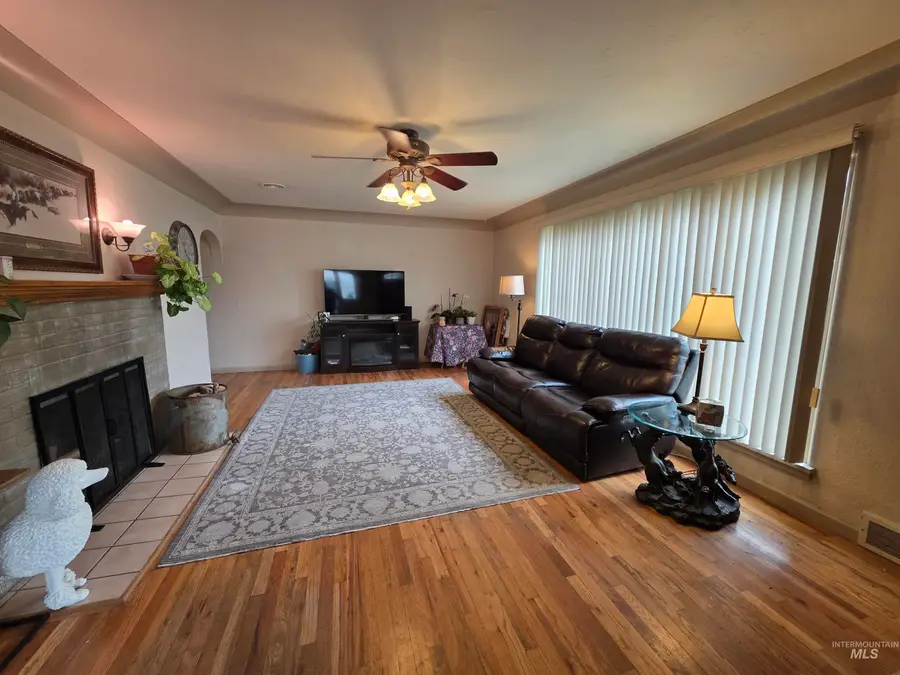 1518 E 9th Ave, Twin Falls, ID 83301 - #2