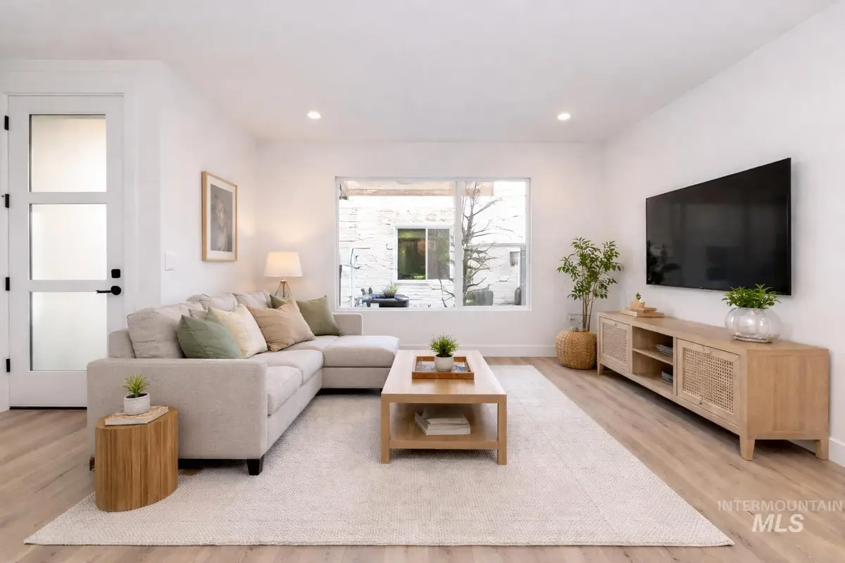 752 S Calhoun, Star, ID 83669 - #1