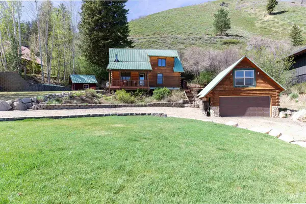 807 S Twin Pine Drive, Mountain Home, ID 83647