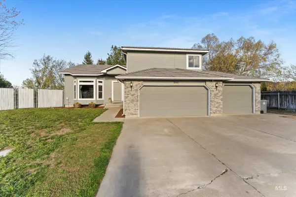 1860 Bishop Ct, Mountain Home, ID 83647