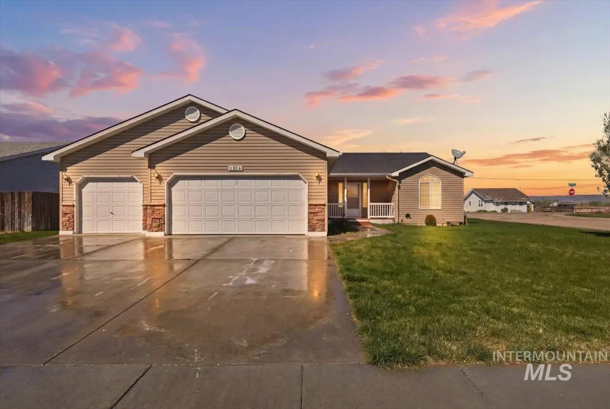 1284 NW Mandarin St, Mountain Home, ID 83647 - #1