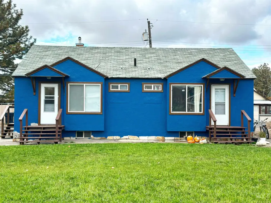 217 & 219 Oregon St, Gooding, ID 83330 - #2