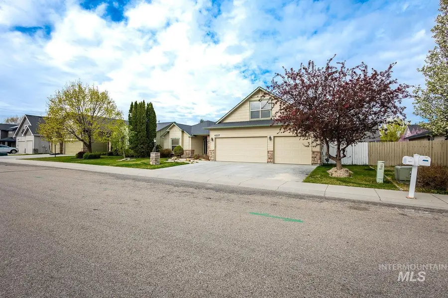 4227 N Rhodes Ave, Meridian, ID 83646 - #2