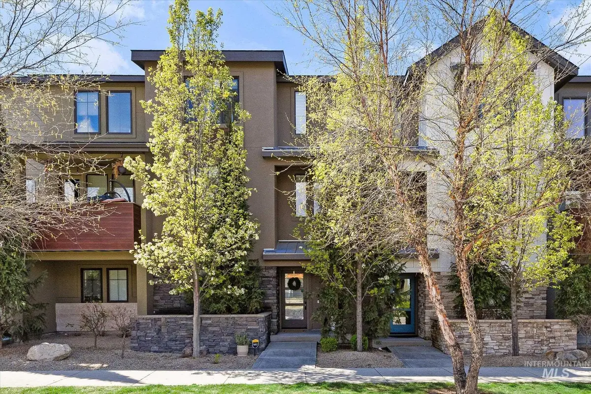 3693 E Parkcenter Blvd, Boise, ID 83716 - #1