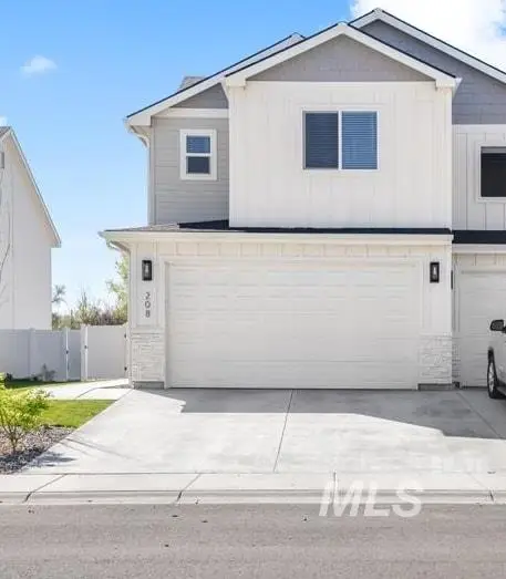 208 NE 3rd, Fruitland, ID 83619 - #1