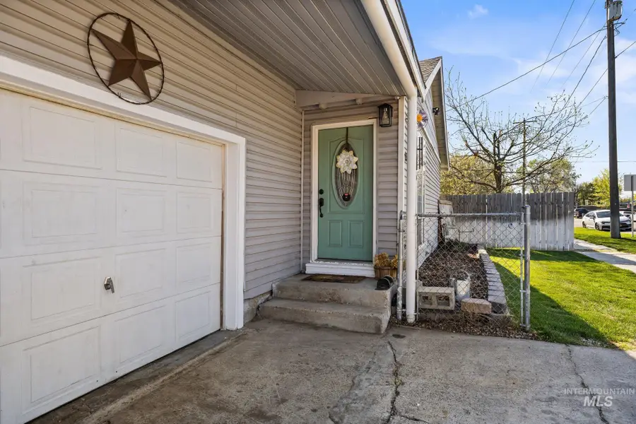 1504 N 2nd St, Nampa, ID 83687 - #3