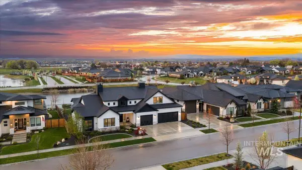 7896 Deerfawn Ln, Eagle, ID 83616