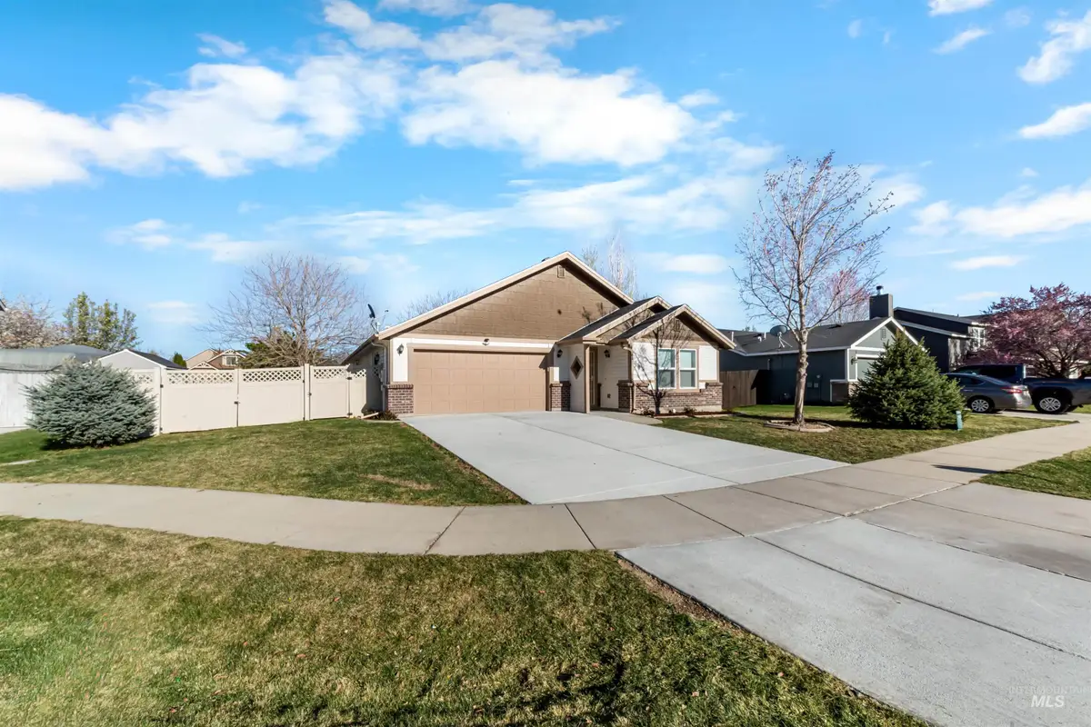 548 N Ripplerock Pl, Star, ID 83669 - #1