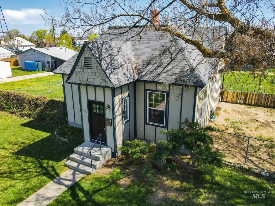 686 SW 3rd St, Ontario, OR 97914 - #2