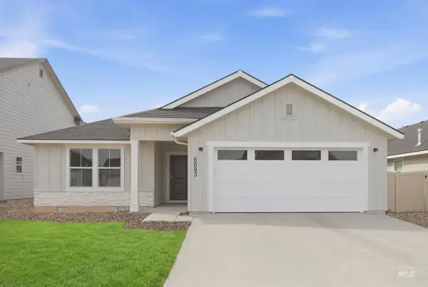 6693 W Plateau Creek Dr, Meridian, ID 83646