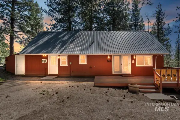 44 Ridgeview Dr, Cascade, ID 83611