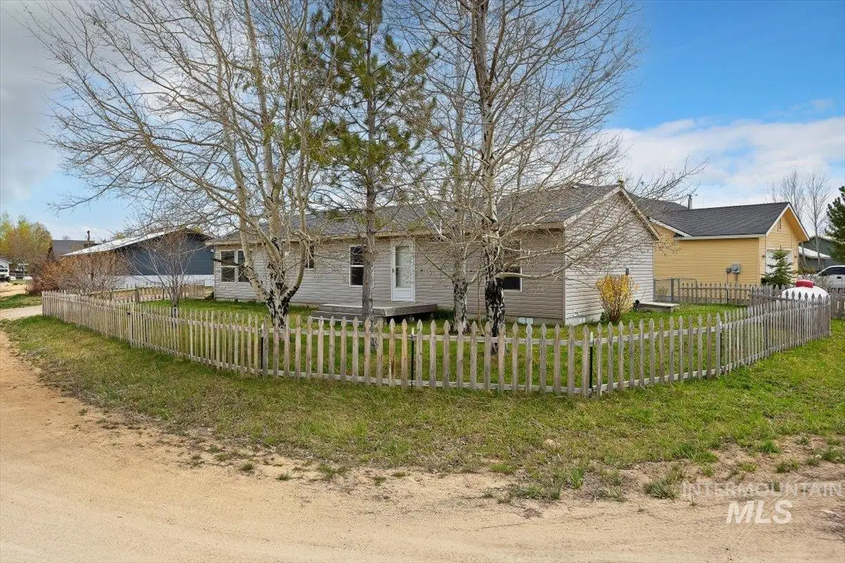 932 5th, Fairfield, ID 83327 - #1