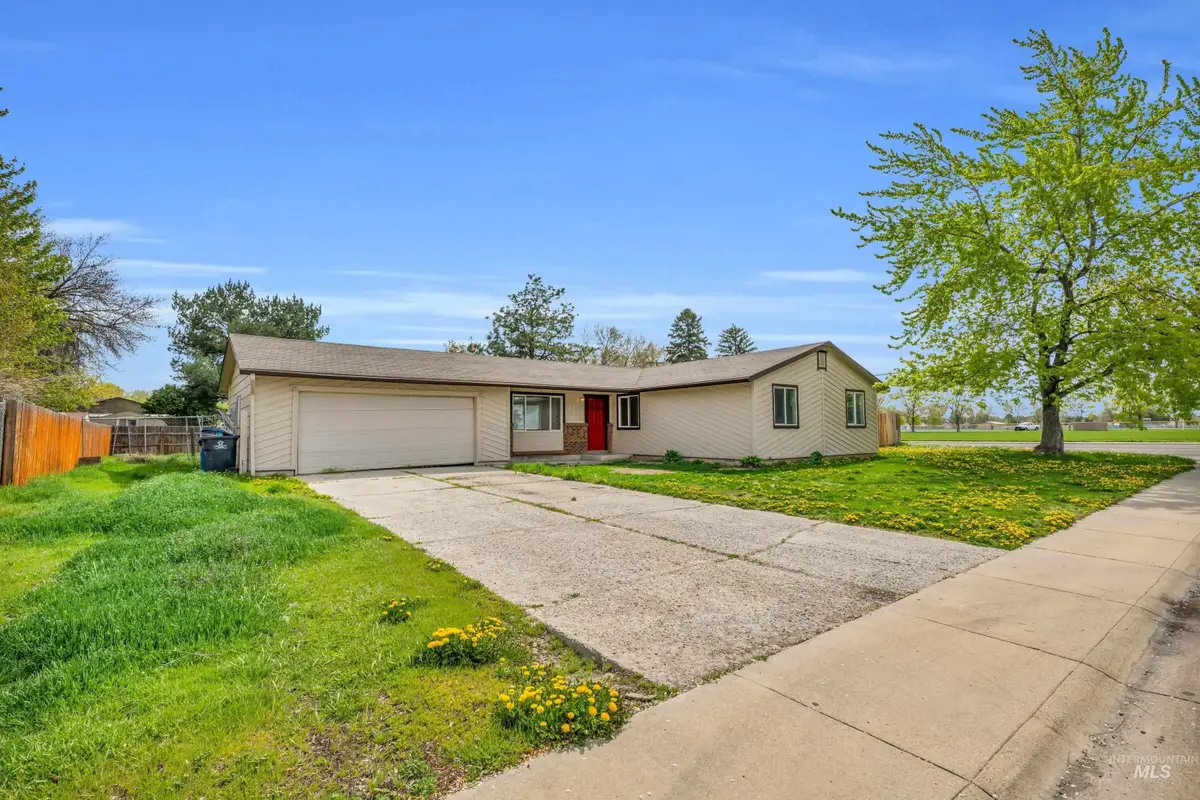 702 Meadowview Dr, Nampa, ID 83651 - #1