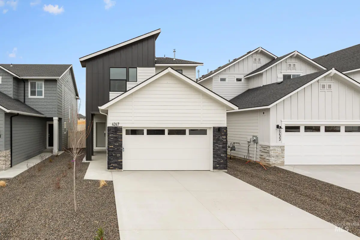 960 Thunderbolt St, Mountain Home, ID 83647 - #1