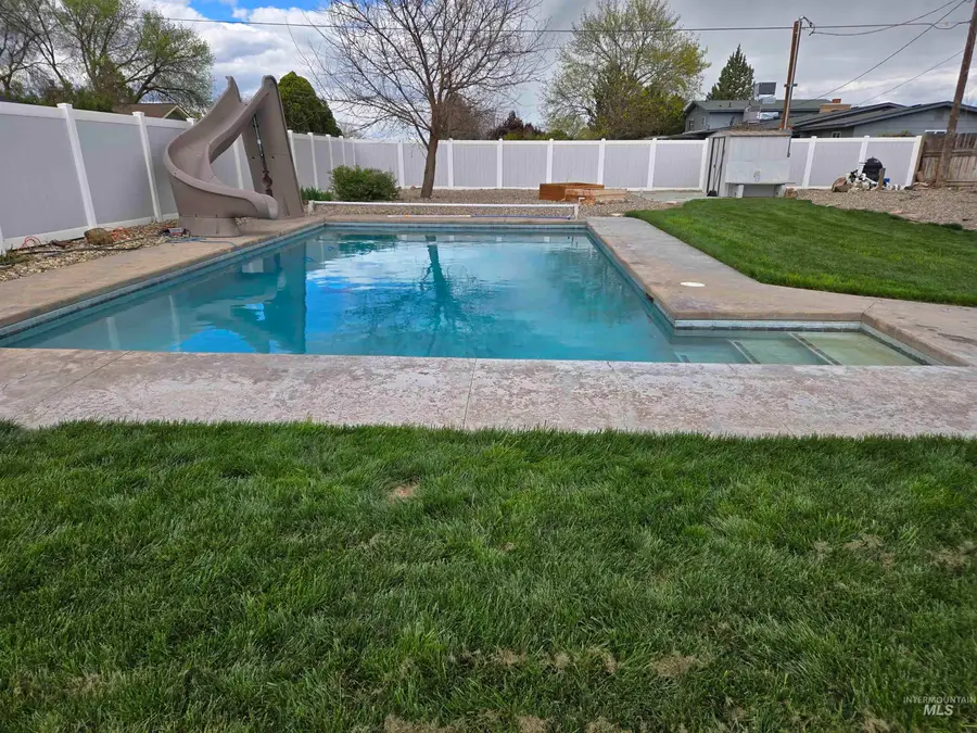 1932 Nw 4th Ave, Ontario, OR 97914 - #3