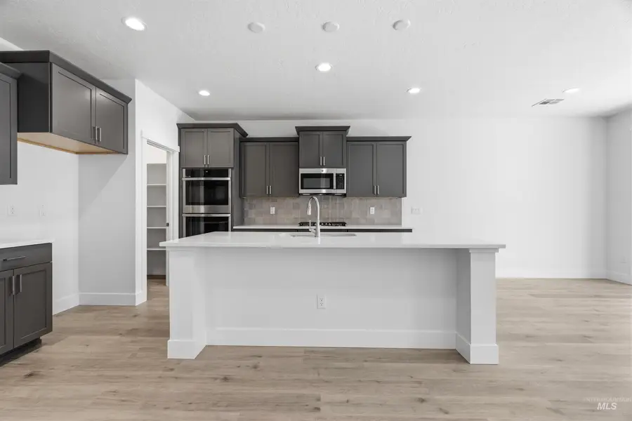 5770 N Arctic Point Ave, Meridian, ID 83646 - #3